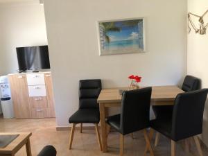 a dining room with a wooden table and chairs at Appartements Antunovic in Povljana