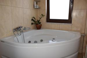 A bathroom at Villa Helidoni