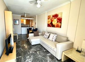 Χώρος καθιστικού στο Magnificent Apt. with Sea View, Cliff & Marina