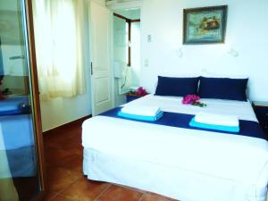Кровать или кровати в номере Milia Bay Hotel Apartments