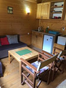 Kuchyň nebo kuchyňský kout v ubytování Lodge Drveni Kutak