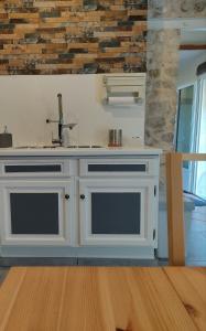 Η κουζίνα ή μικρή κουζίνα στο gîte du Laïka