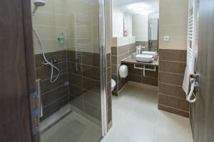 Kopalnica v nastanitvi Apartmány Nežárka a privátní wellness