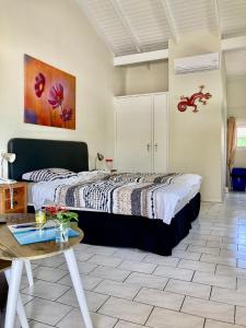 Postel nebo postele na pokoji v ubytování Seru Coral Resort studio 16