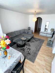 a living room with a couch and a table at Superbe appartement près du métro 4 proche Paris in Bagneux +18 photos