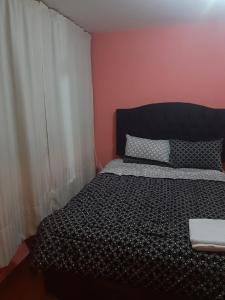 Rúm í herbergi á Hostal Ayllu
