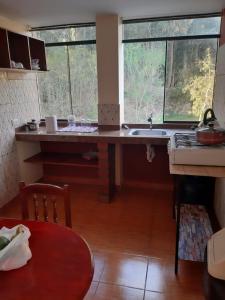 Eldhús eða eldhúskrókur á Hostal Ayllu