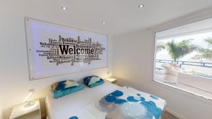 Postel nebo postele na pokoji v ubytování Modern Designer Apartment