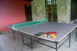 a ping pong table with some tools on it at Residencia entera Valle de Anton, El Valle de Lily in El Valle de Antón