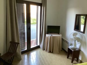 a room with a table with a laptop on it at Miradouro da Serra in Monchique