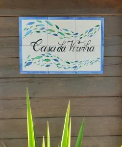 a sign on a wooden wall with a plant at Quinta do Benjamim - Tejo "Experience for 2, family or relax" in Praia do Ribatejo