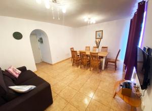 A television and/or entertainment centre at Penthouse 3 bedrooms, ocean view, near Siam Park