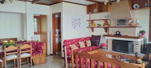 Η κουζίνα ή μικρή κουζίνα στο Athina's Villa Uphill +15 φωτογραφίες