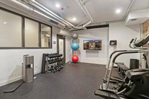 Fitnesscentret og/eller fitnessfaciliteterne på Nice & Comfy Studio Apt close to Shops & Dining - Montrose 210 & 212