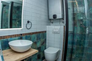 Kúpeľňa v ubytovaní Family friendly seaside apartments Pisak, Omis - 18610