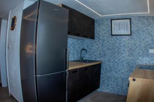 Kuchyňa alebo kuchynka v ubytovaní Family friendly seaside apartments Pisak, Omis - 18610