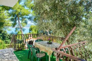 Balkón alebo terasa v ubytovaní Apartments by the sea Arbanija, Ciovo - 18624