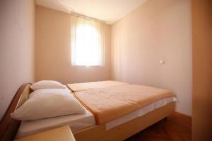Postel nebo postele na pokoji v ubytování Apartments with a parking space Dramalj, Crikvenica - 18709 + 10 fotografií
