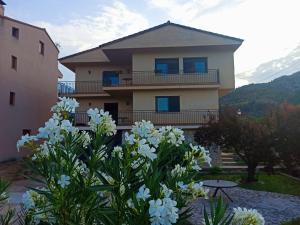 Nespecifikovaný výhled na hory nebo výhled na hory při pohledu z apartmánu