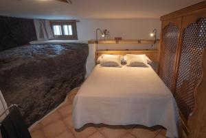 a bedroom with two beds and a window at Casa Ico Lanzarote in Tías