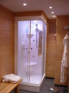 a shower with a glass door in a bathroom at Baita Goles in Sùtrio