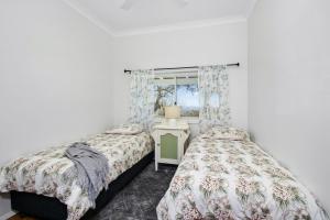 a bedroom with two beds and a window at Woolway in Bilpin