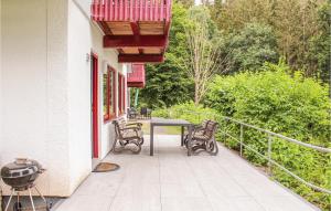 a balcony with a table and chairs and a grill at Ferienhaus 39 In Kirchheim in Kirchheim