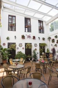 Reštaurácia alebo iné gastronomické zariadenie v ubytovaní Hotel de Los Faroles