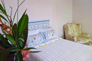 Postel nebo postele na pokoji v ubytování Orchid House