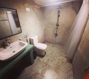 Koupelna v ubytování Ayubo Ella - Bed & Breakfast