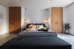 Postel nebo postele na pokoji v ubytování Milestones Naxos