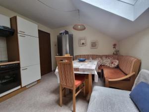 Kuchnia lub aneks kuchenny w obiekcie Haus Flora - Ferienwohnung Bodensdorf