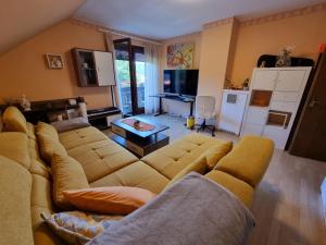 Część wypoczynkowa w obiekcie Haus Flora - Ferienwohnung Bodensdorf