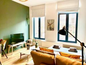 TV a/nebo společenská místnost v ubytování Cozy Apartment in Antwerpen Centraal