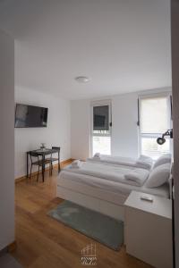 Postel nebo postele na pokoji v ubytování Pansion Hukić B&B