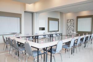 a conference room with a long table and chairs at POP! Hotel Kelapa Gading in Jakarta