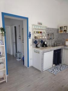 Η κουζίνα ή μικρή κουζίνα στο civico 28