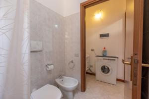 Kúpeľňa v ubytovaní Happy Guest Apartments - Lake Panorama & Pool + 7 fotografií