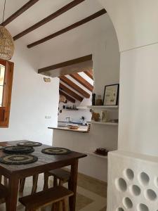 A kitchen or kitchenette at Ca Olivar