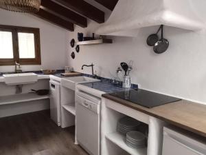 A kitchen or kitchenette at Ca Olivar