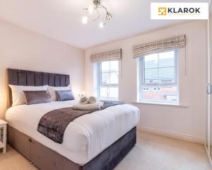 Gallery image of LONG STAYS 30pct OFF - LARGE 4BED-Pool Table & Parking By Klarok Short Lets & Serviced Accommodation in Peterborough