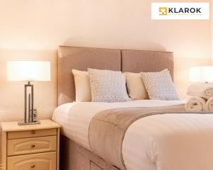Gallery image of LONG STAYS 30pct OFF - LARGE 4BED-Pool Table & Parking By Klarok Short Lets & Serviced Accommodation in Peterborough