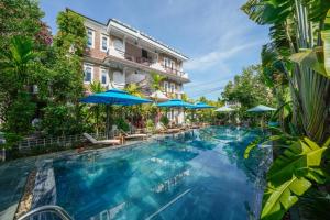 Der Swimmingpool an oder in der Nähe von Ancient Garden Boutique Hoi An