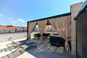 Balkón alebo terasa v ubytovaní Apartments An & Lu with Rooftop Jacuzzi