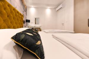 Posteľ alebo postele v izbe v ubytovaní Apartments An & Lu with Rooftop Jacuzzi