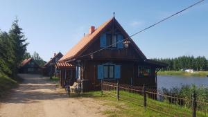 a house on the side of a dirt road at Siedlisko Konradówka in Olecko
