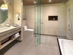 Mercure Makassar Nexa Pettarani的一间浴室
