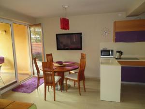 a kitchen and dining room with a table and chairs at Apartament Flores 1 in Mielno