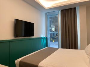 TV a/nebo společenská místnost v ubytování Smart Hotel Napoli