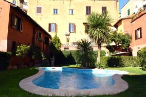 Monolocale con piscina a Trastevere 내부 또는 인근 수영장